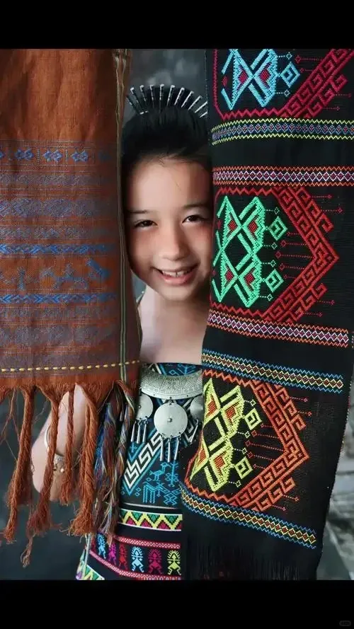 Discover the Art of Li Textiles