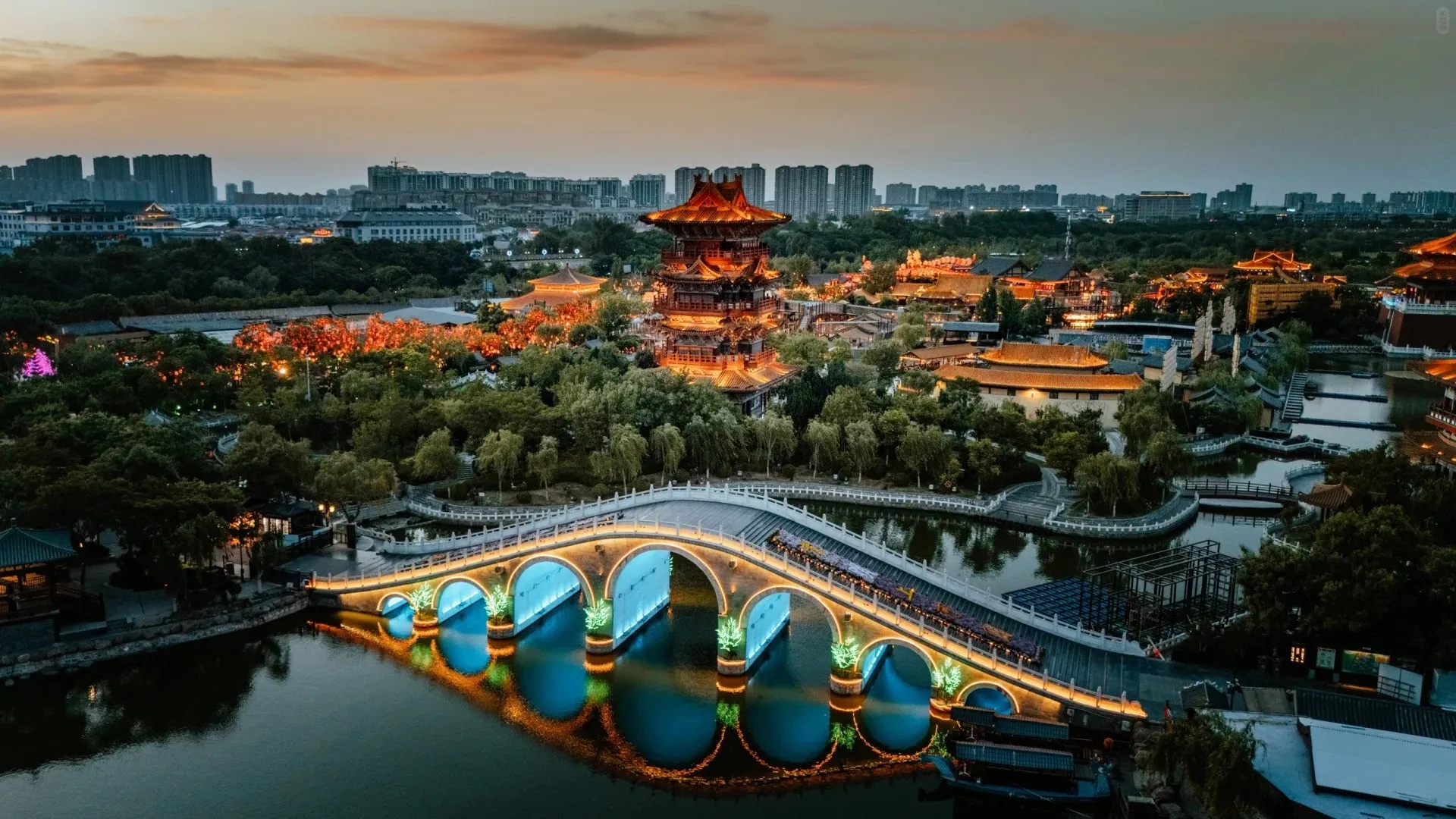 TOP ATTRACTIONS