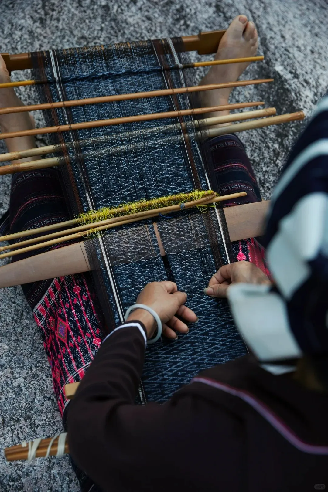 Experience Traditional Li Weaving
